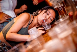 Amsterdam: Pub Crawl privato con ingresso al club VIP e shottini