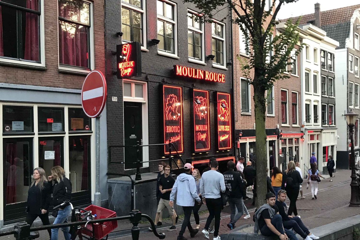 Amsterdam: Private Red Light District and Food Tour