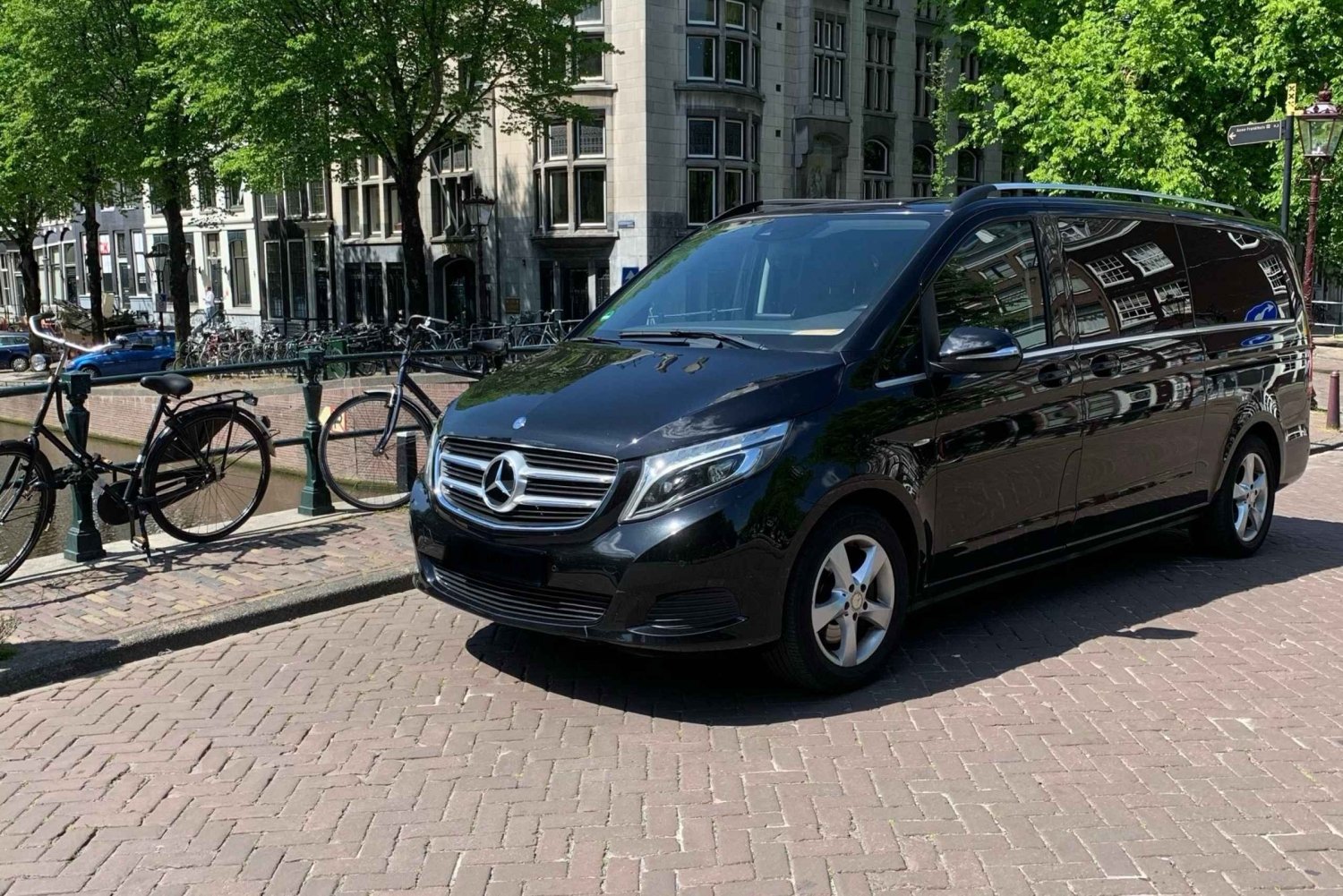 Amsterdam: Private Transfer to/from Bruges