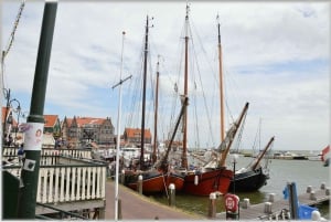 Amsterdam: Private Zaanse Schans Windmills and Volendam Trip