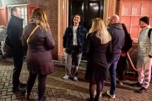 Amsterdam: Red Light District Exclusive Night Tour