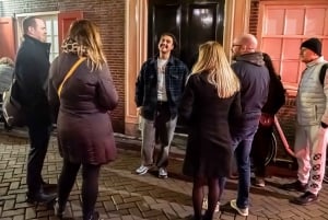 Amsterdam: Red Light District Exclusive Night Tour