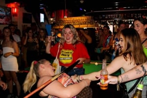 Amsterdam: Red Light District Pub Crawl with Unlimited Shots