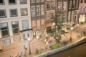 Amsterdam: Punaisen valon kierros saksaksi/englanniksi vähintään 4 hengen ryhmille.