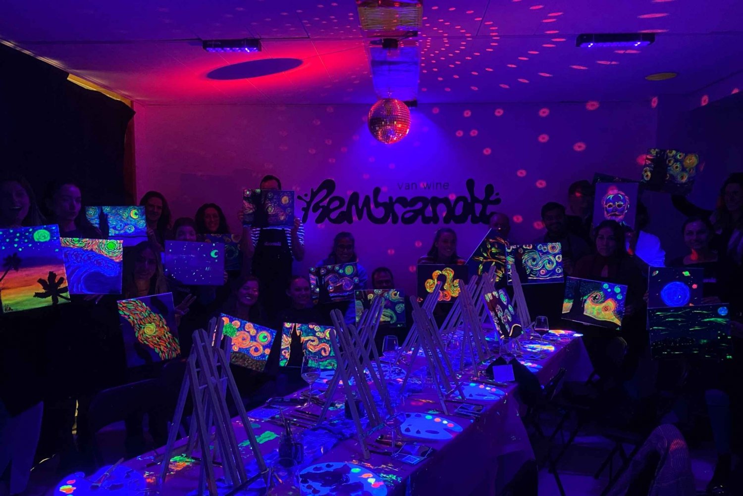 Paint and Sip in the Dark at Rembrandt van Wine Amsterdam