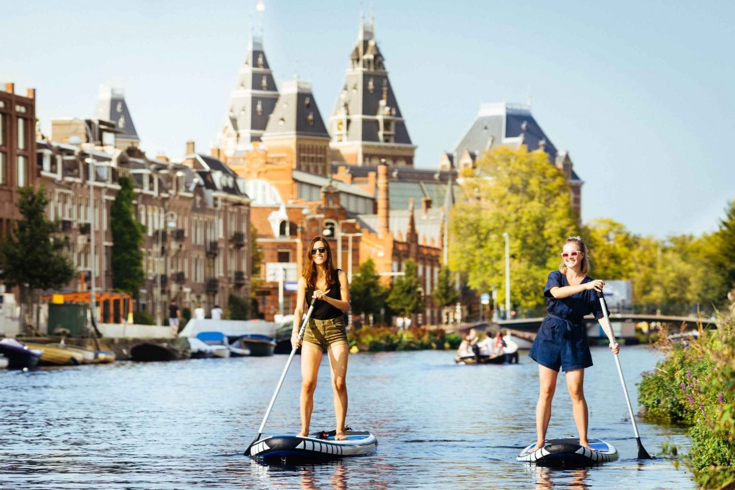 Amsterdam: Wypożycz deskę SUP i odkrywaj amsterdamskie kanały