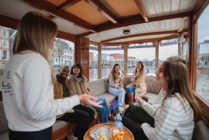 Amsterdam: Romantic Canal Cruise Boat with Bubbles & Bites