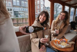 Amsterdam: Romantic Canal Cruise Boat with Bubbles & Bites