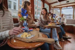 Amsterdam: Romantic Canal Cruise Boat with Bubbles & Bites