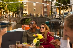 Amsterdam: Private Daytime Canal Cruise with Prosecco