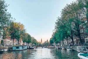 Amsterdam: Private Daytime Canal Cruise with Prosecco