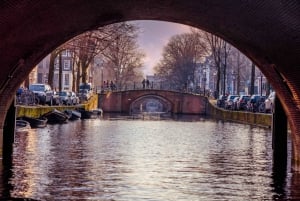 Amsterdam: Private Daytime Canal Cruise with Prosecco