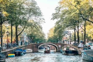 Amsterdam: Private Daytime Canal Cruise with Prosecco