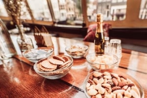 Amsterdam: Private Daytime Canal Cruise with Prosecco