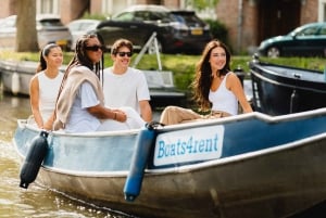 Ámsterdam: navega por tu cuenta con un alquiler de barco de 2 horas.