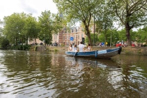 Ámsterdam: navega por tu cuenta con un alquiler de barco de 2 horas.