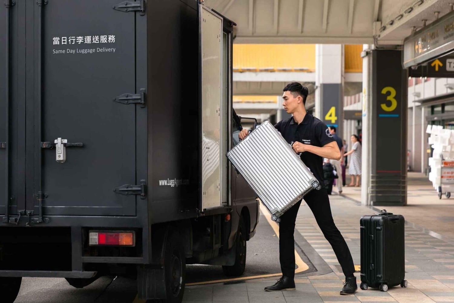 Amsterdam: Same Day Luggage Delivery to/from Airport