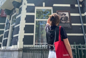 Amsterdam: Self-Guided Walking Tour with a Bag of Adventure
