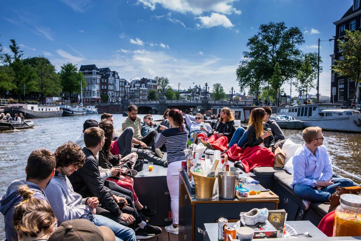 Amsterdam: Sighting Boat Tour with Unlimited Drinks
