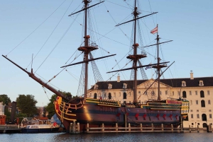 Amsterdam: Paseo en barco por el canal para grupos pequeños, bebidas y aperitivos incluidos