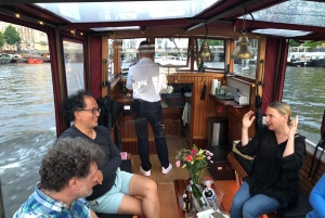 Amsterdam: Paseo en barco por el canal para grupos pequeños, bebidas y aperitivos incluidos