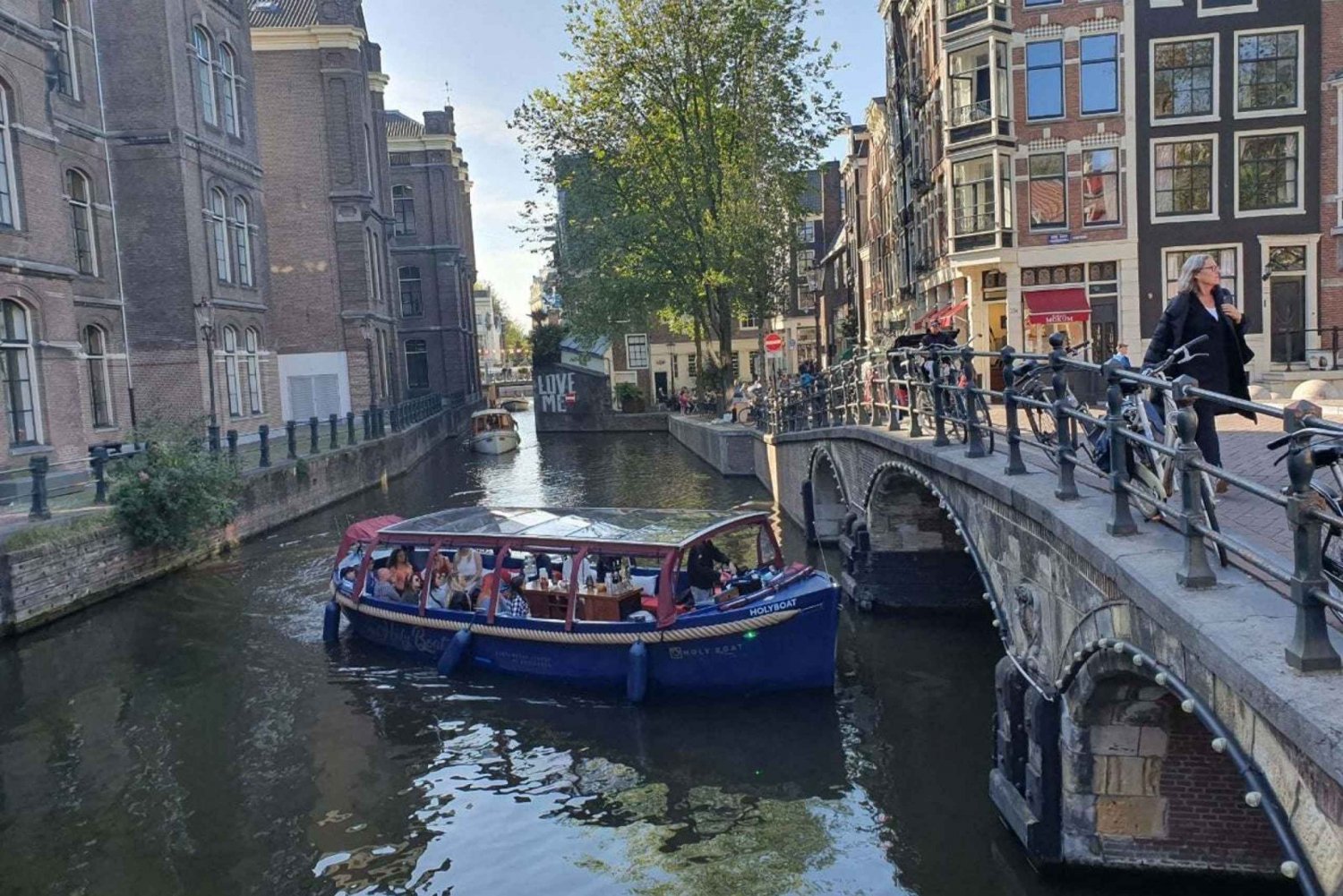 Amsterdam: Smoke & Lounge 1.5 Hour Boat Tour