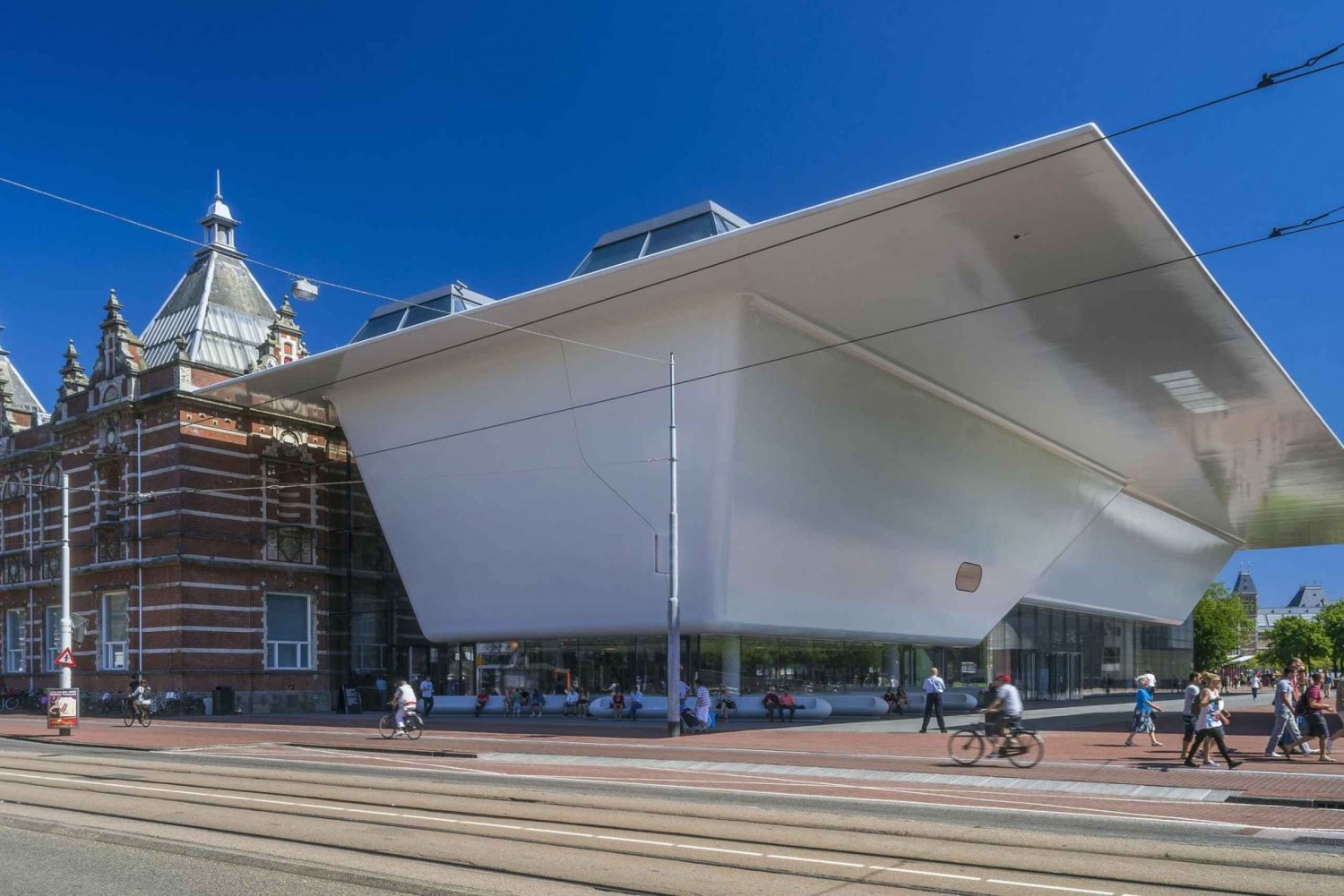 Amsterdam: Inngang til Stedelijk Museum og mulighet for Abramović-utstilling