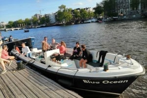 Rökvänlig båtkryssning med Bulldog & 2 drinkar