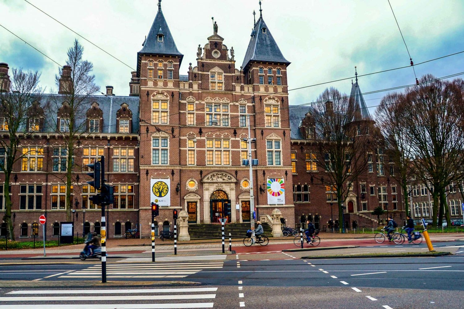 Amsterdam: The Secrets of Amsterdam East City Discovery Game