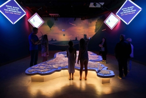 Amsterdam: This Is Holland 5D Flight en Canal Cruise Combo