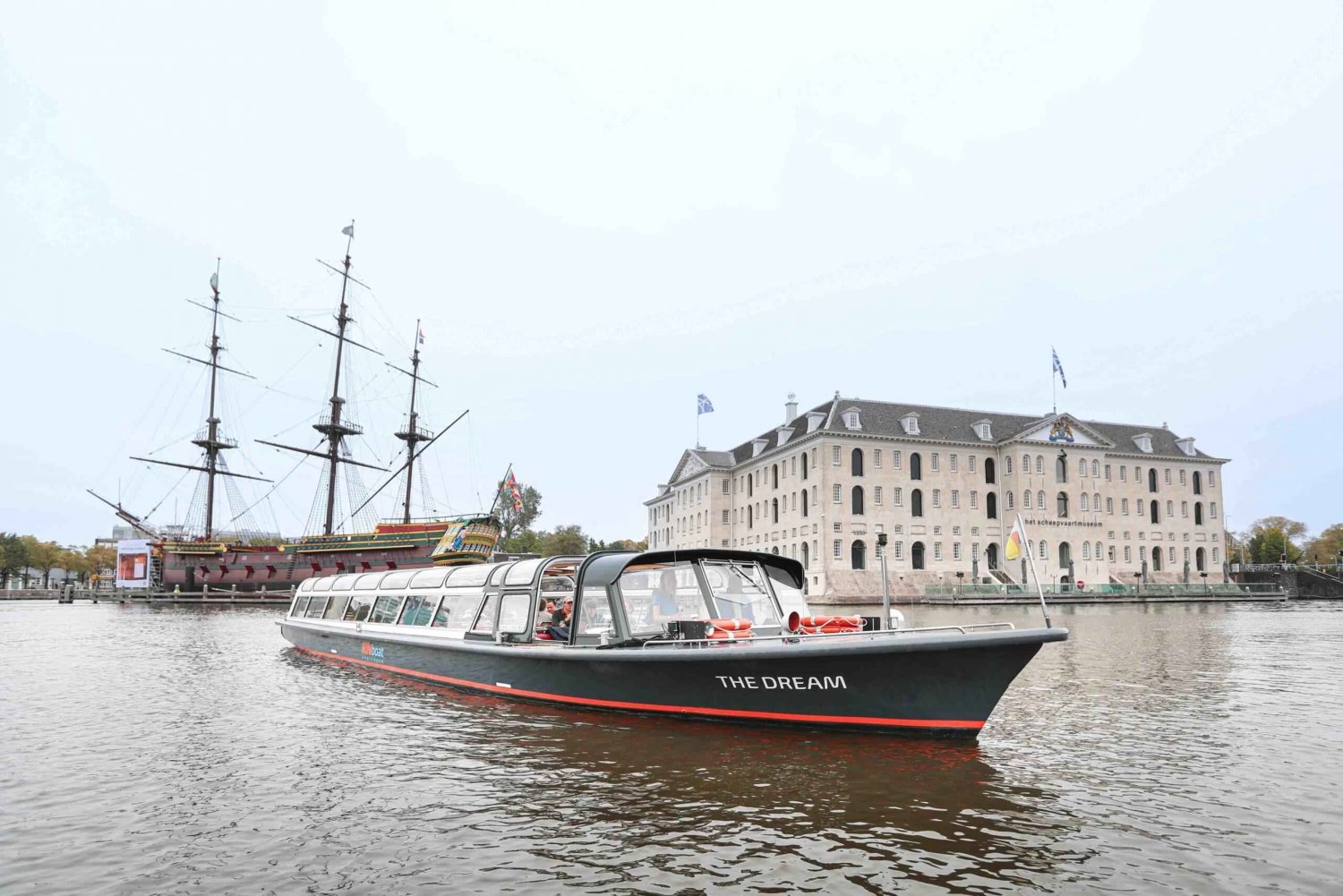 Amsterdam: Tradicional paseo en barco por el canal con bar a bordo