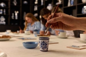 Amsterdam : Atelier de peinture sur carreaux de faïence bleue traditionnelle