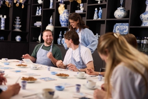 Amsterdam : Atelier de peinture sur carreaux de faïence bleue traditionnelle