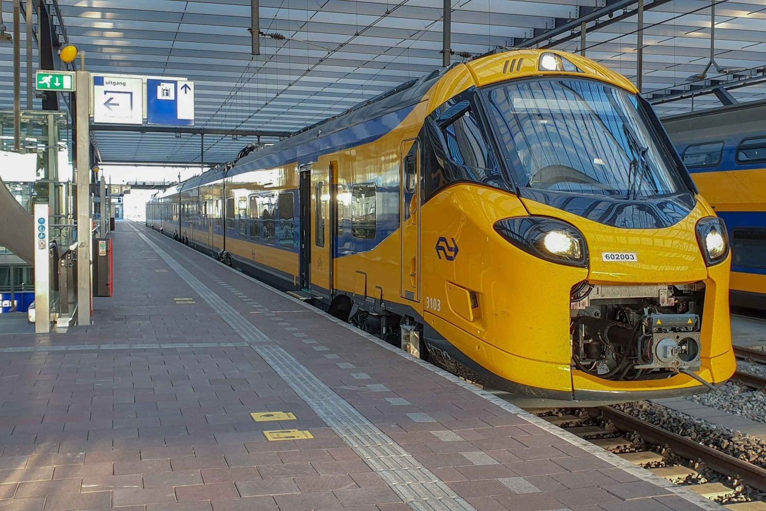 アムステルダム：ザーンダイク・ザーンセ・スカンス発着の電車移動