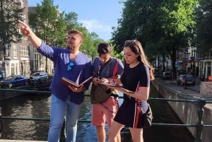 Amsterdam: Treasure Hunt Walking Tour 'A Secret Sender'