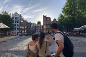 Amsterdam: Treasure Hunt Walking Tour 'A Secret Sender'