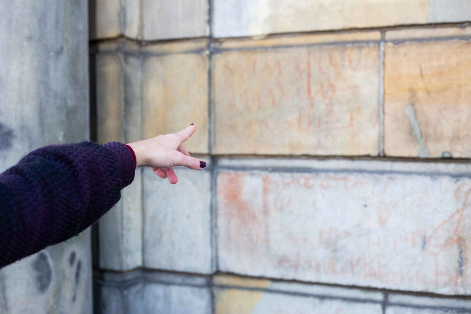 Amsterdam: Urban Legends and History Tour with Local Guide