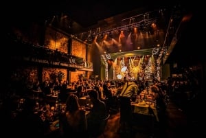 Amsterdã: Jantar show VEGAS com menu compartilhado de 4 pratos