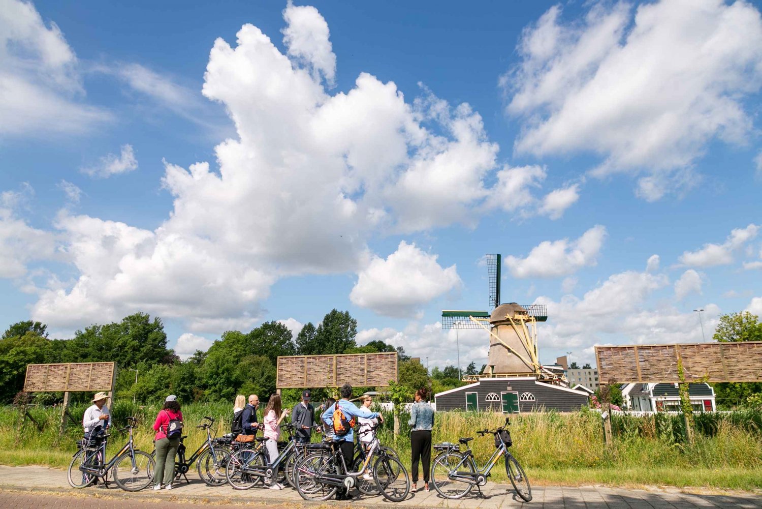 Amsterdam: Windmill, Cheese & Clogs Countryside E-Bike Tour