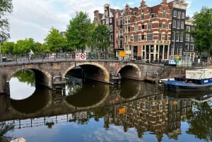 Amsterdam: Small Group Walking Tour with Fun Guide