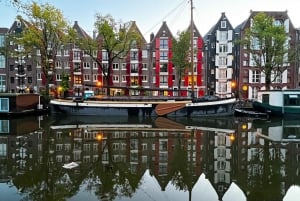 Amsterdam: Small Group Walking Tour with Fun Guide