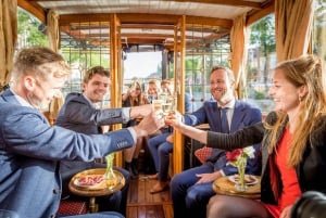 Boat trip through the canals of Amsterdam with Spanish guide