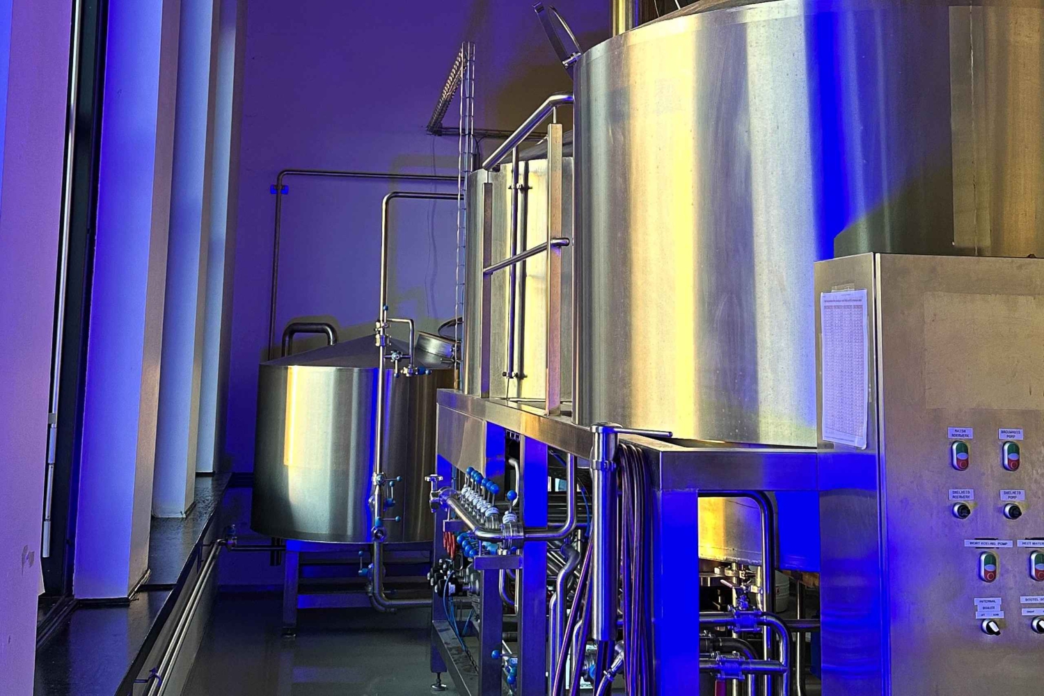 ブリューゲム醸造所の醸造所ツアーとビールの試飲をご案内いたします