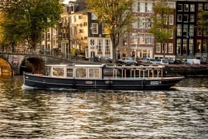 Amsterdam: Canal Cruise with a Native German Guide