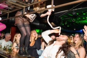 Amsterdam: City Center Bar Crawl and Nightlife Experience