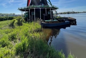 オランダの田園風景：風車、村々、チーズ、そして木靴