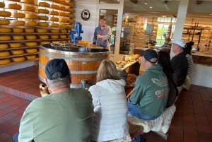 オランダの田園風景：風車、村々、チーズ、そして木靴