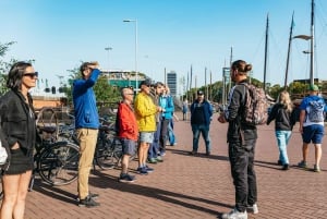 Cykeltur i Amsterdam Stadsvandring med cykel och valfri guidad kryssning