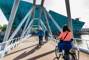 Cykeltur i Amsterdam Stadsvandring med cykel och valfri guidad kryssning