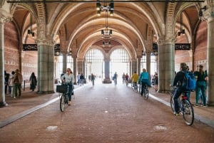 Cykeltur i Amsterdam Stadsvandring med cykel och valfri guidad kryssning